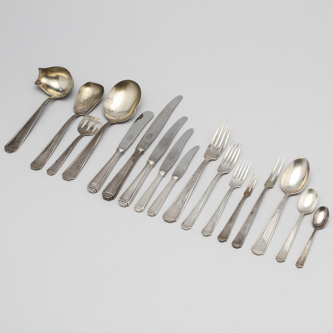 BESTICKUPPSÄTTNING, 133 delar, nysilver.