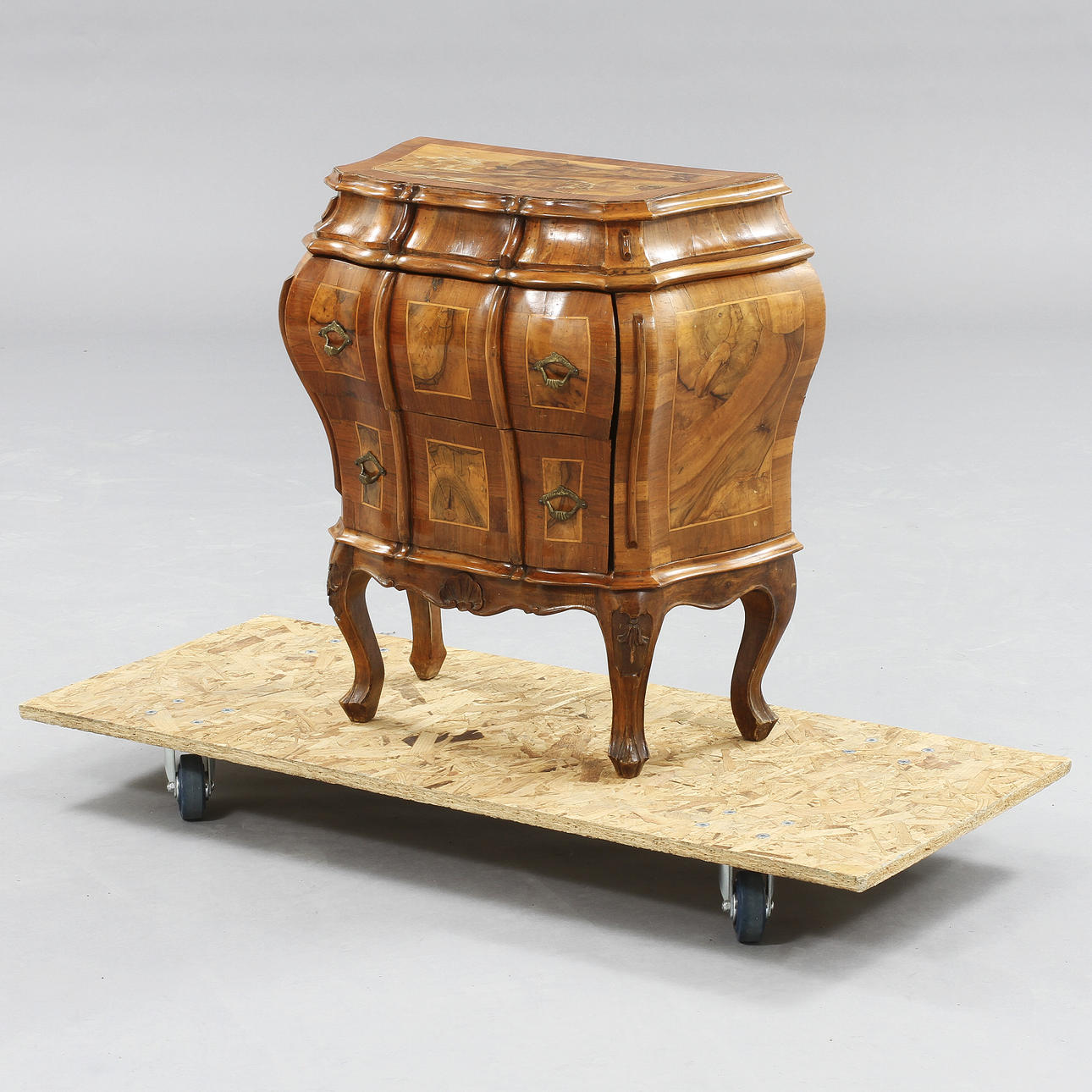 BYRÅ, rokoko stil, 1900-tal.