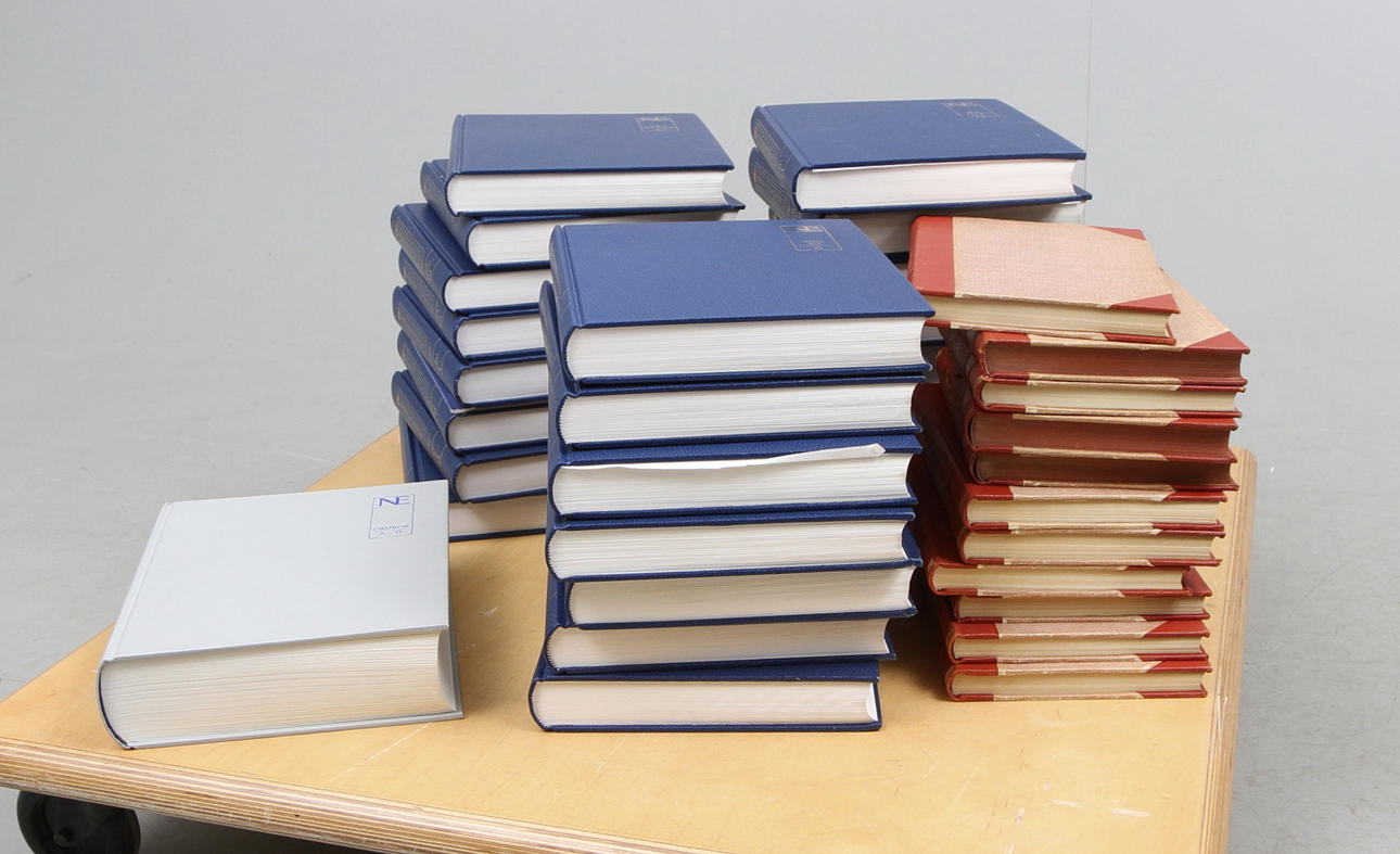 UPPSLAGSVERK, 20+3 band, Nationalencyklopedin. Samt VÄXTERNAS LIV, 11 band.Carl Skottsberg.