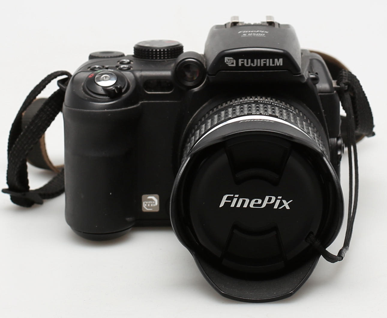 KAMERA Fuljifilm S9500.