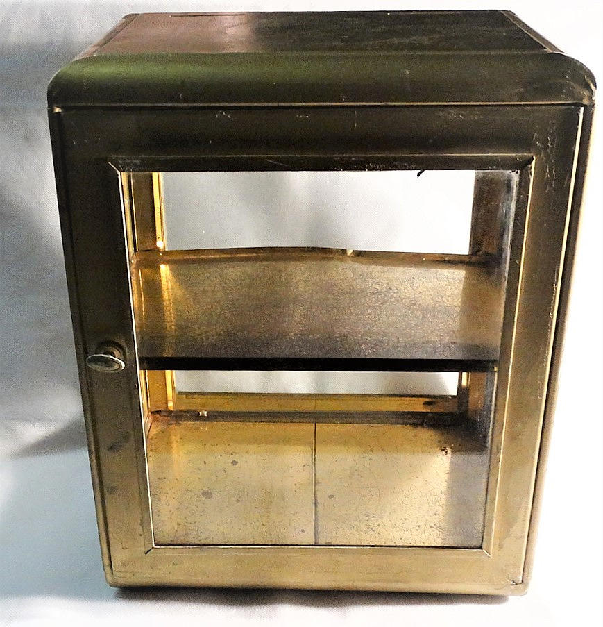 LITET METALLSKÅP, omkring 1950.