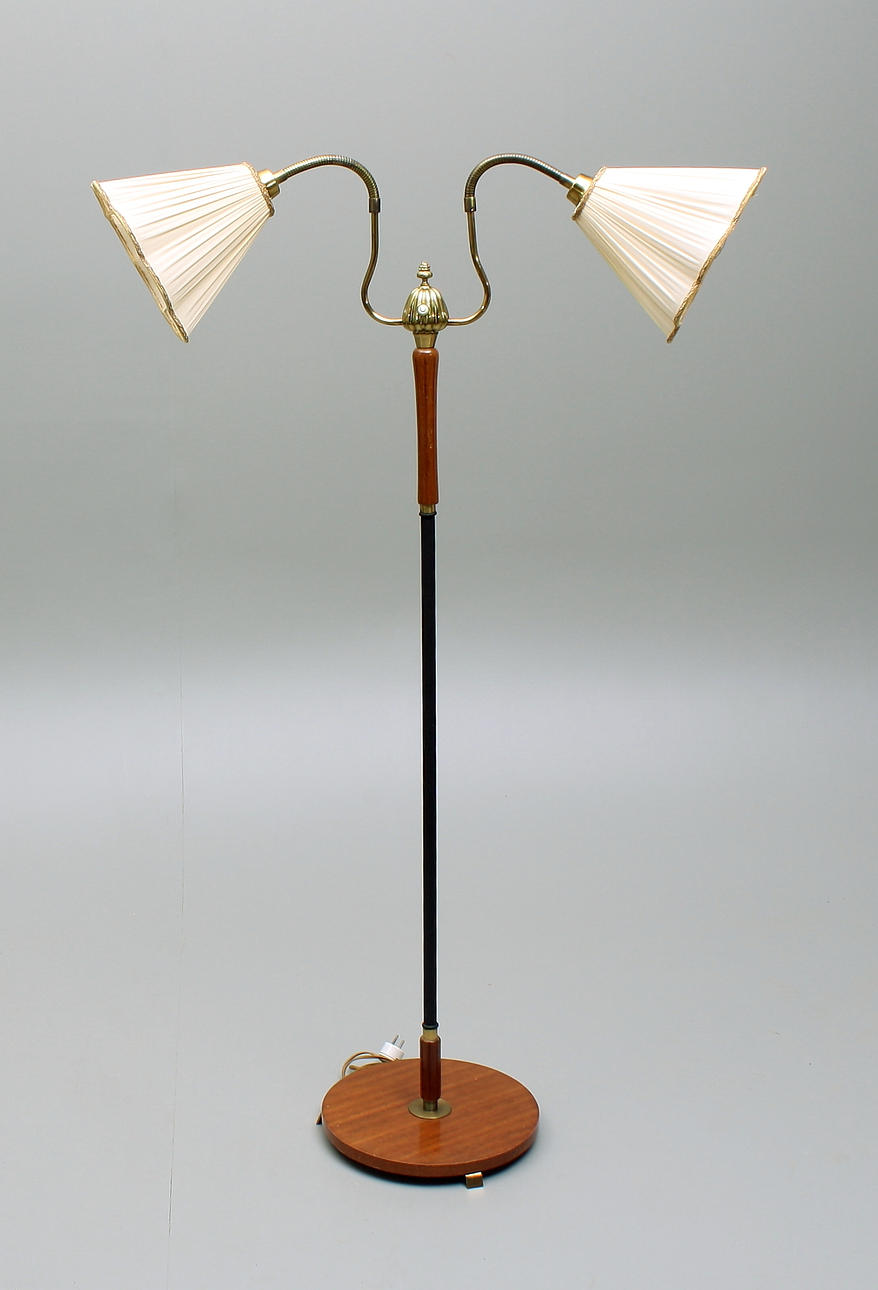 GOLVARMATUR, mässing, tvåarmad, 1940-tal.