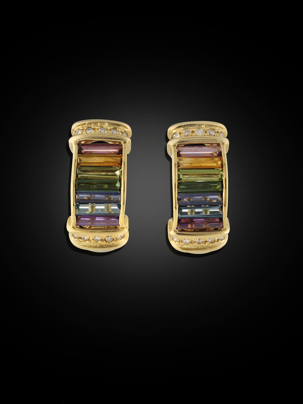 ÖRHÄNGEN, 18 kt guld med färgstenar (citrin, ametist, iolit, akvamarin, grön turmalin, peridot och granat) och 20 små diamanter.