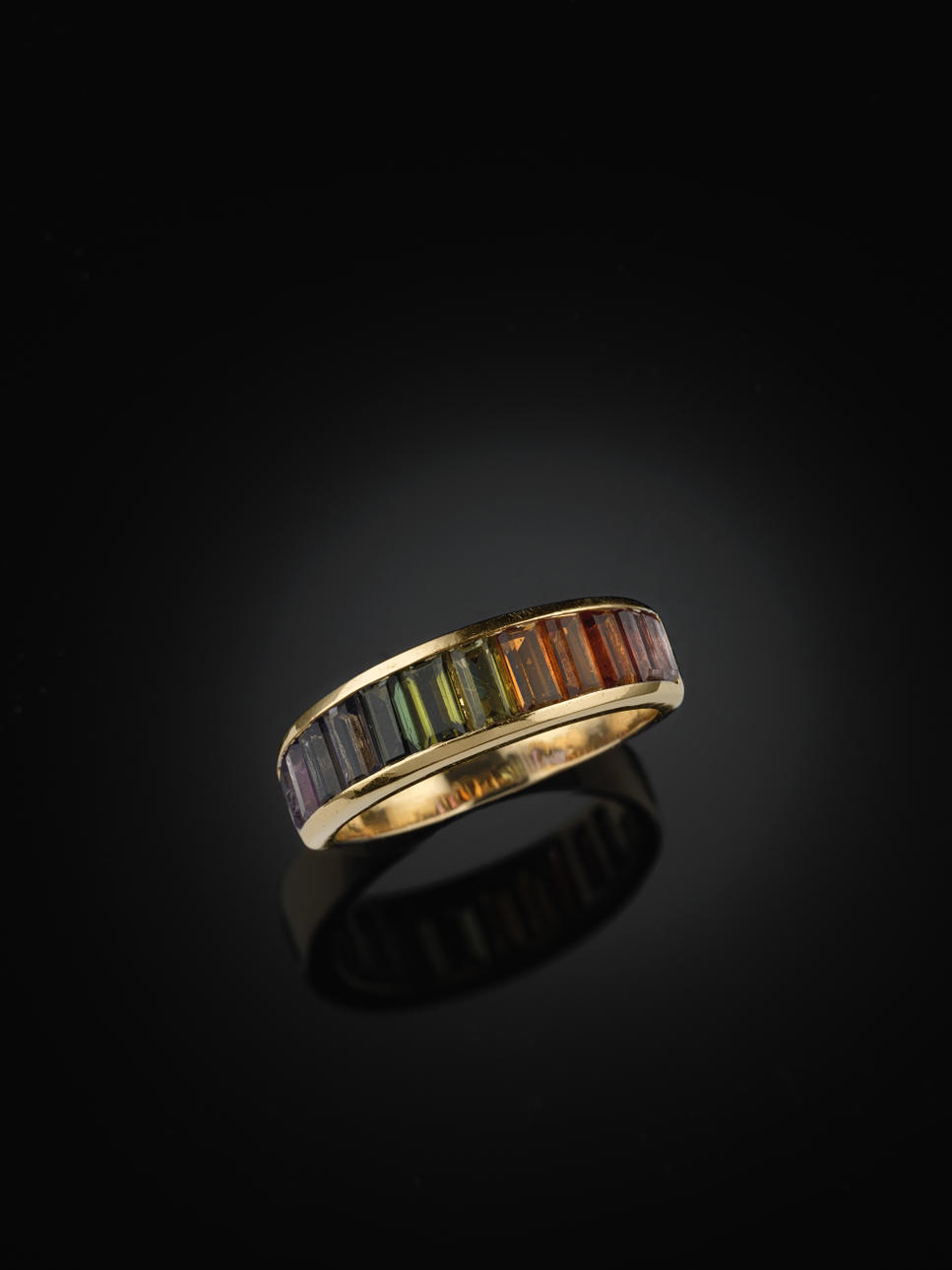 RING, 18 kt guld, med 12 färgstenar (ametist, iolit, grön turmalin, peridot, citrin och granat).