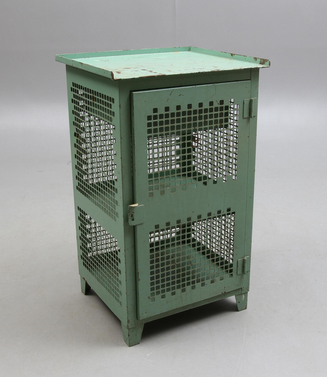 GALLERSKÅP, industridesign, plåt, 1900-tal.