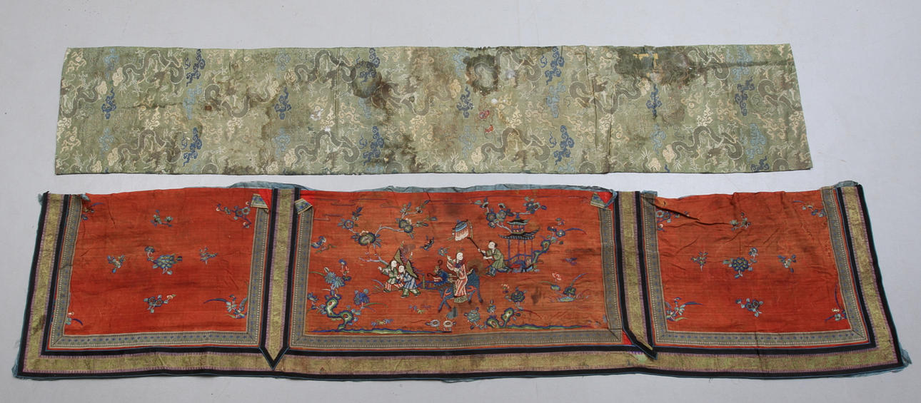 TEXTILIER, 2 st, bland annat broderi, Kina, 1800/1900.