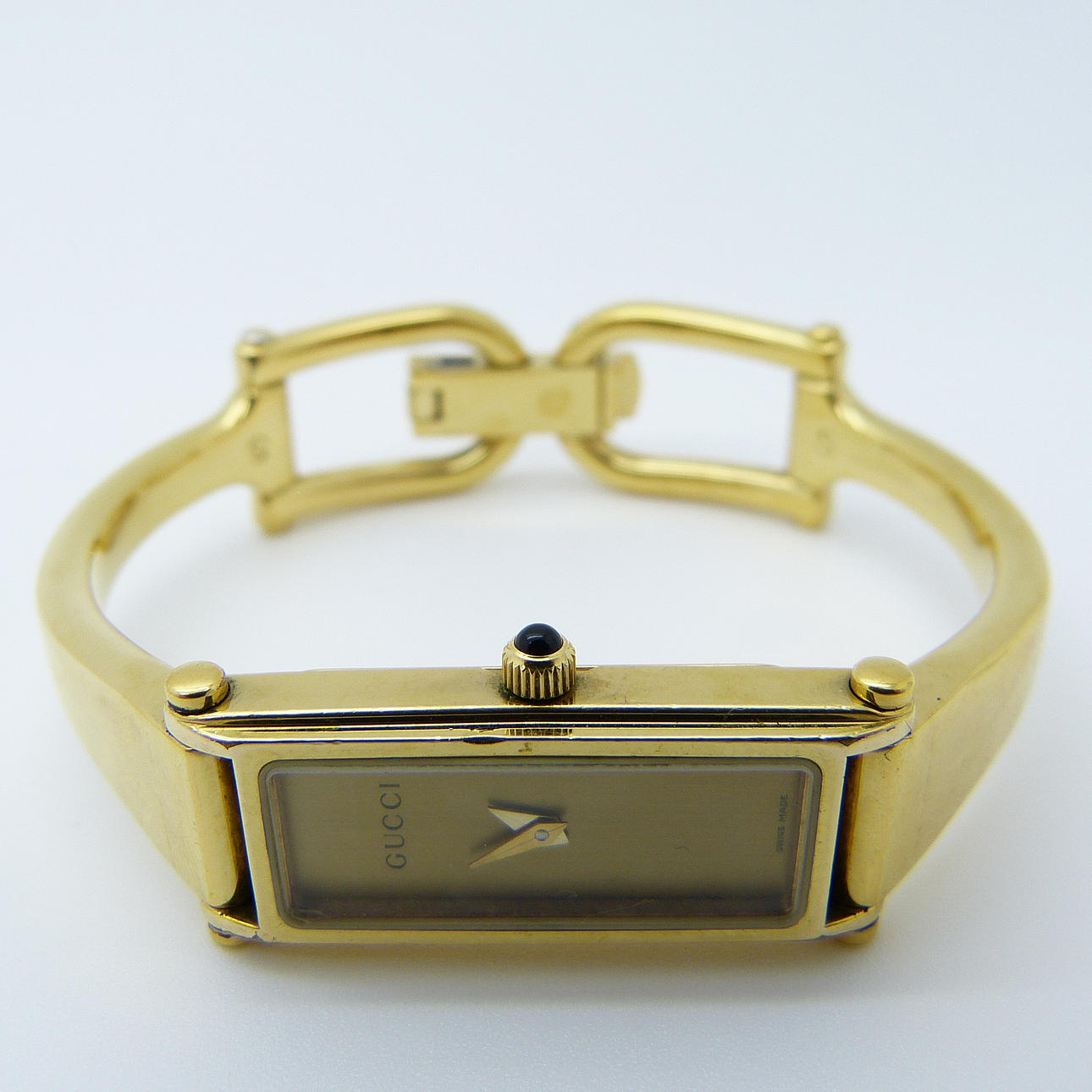 NAISTEN GUCCI KELLO.