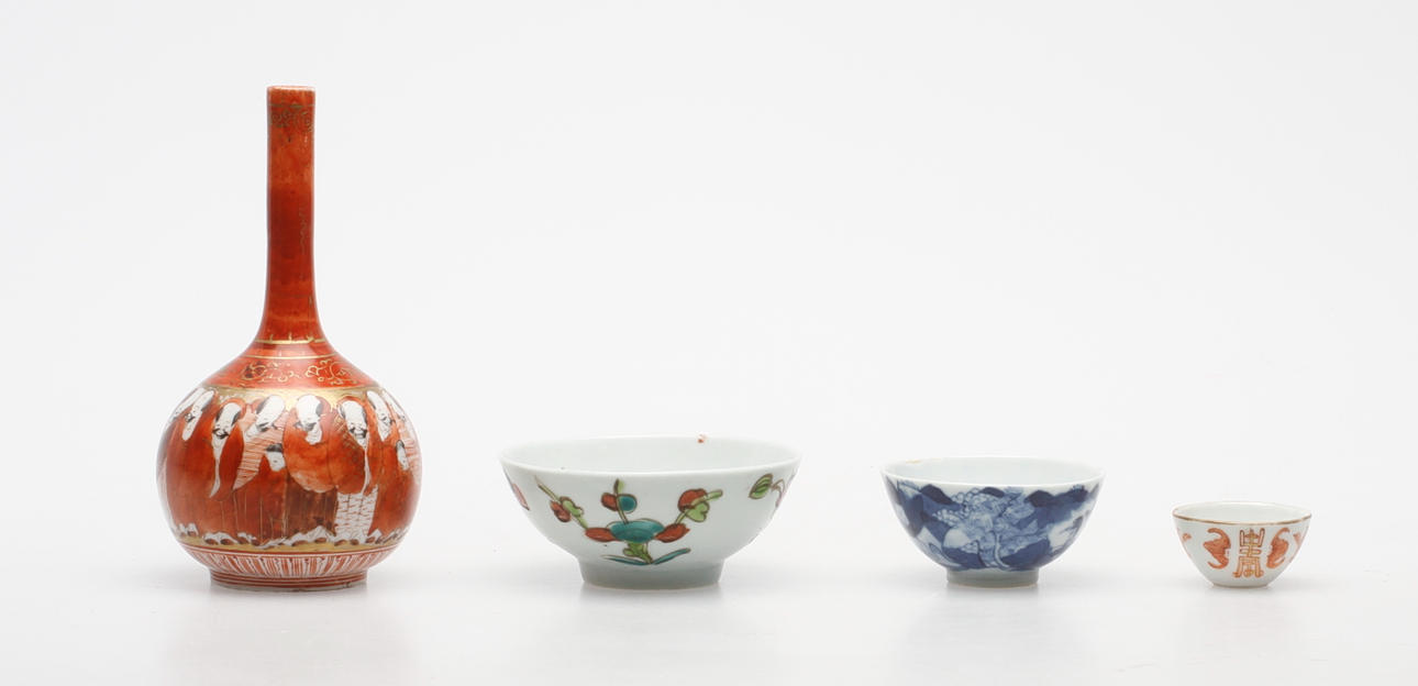 KERAMIKFÖREMÅL, 4 delar, ostindiska.