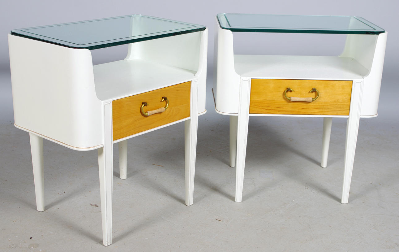 SÄNGBORD, 1 par, vitmålade med glasskiva, Bodafors.
