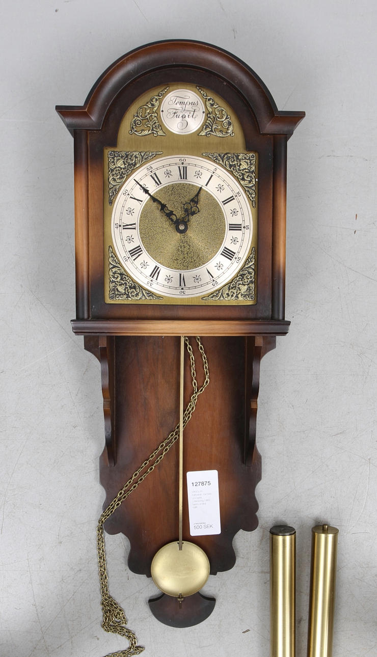 VÄGGUR, träfodral, Carells Ur-Optik, Linköping,1900-talets andra hälft.