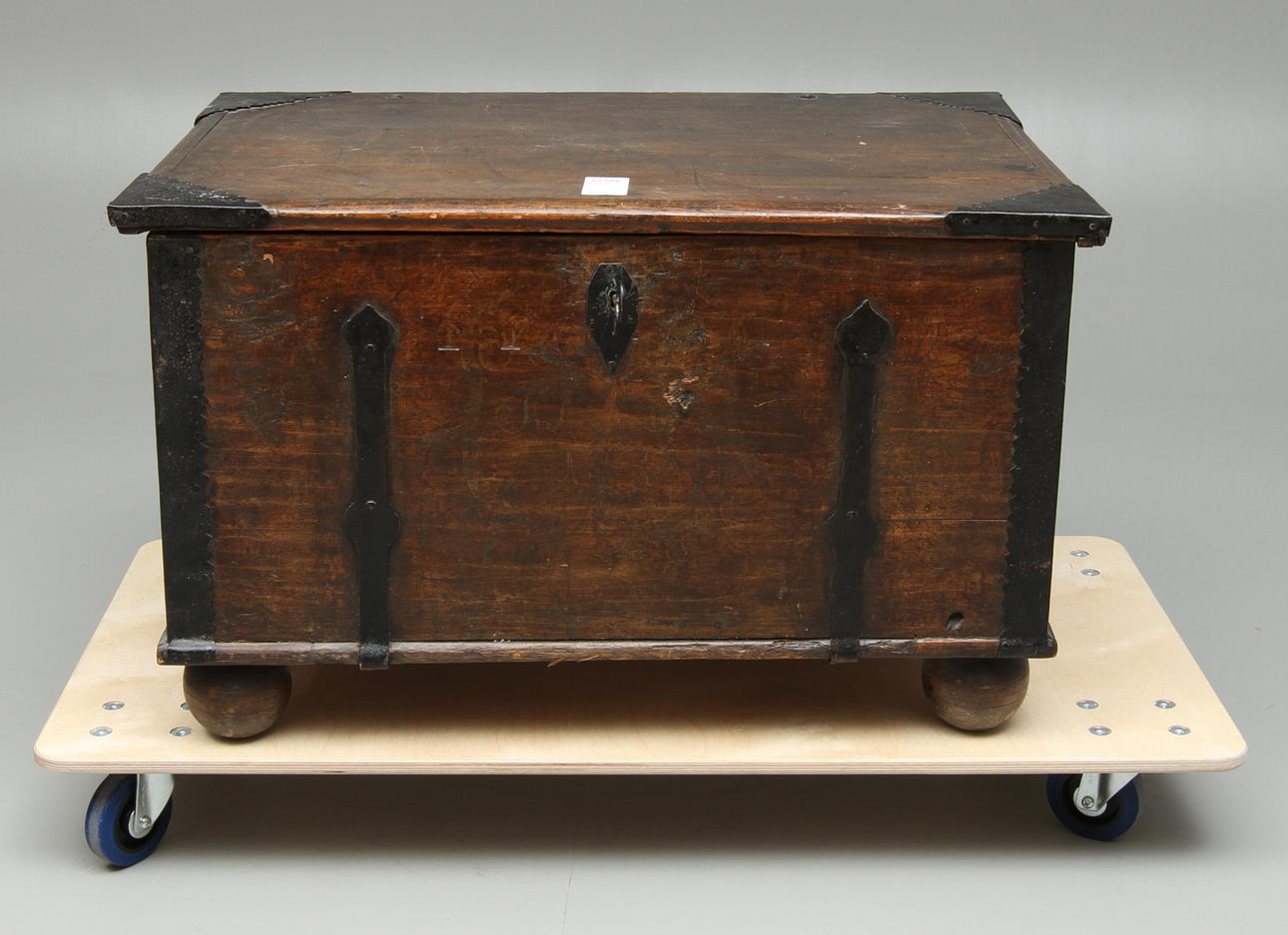 KISTA, daterad invändigt 1773.