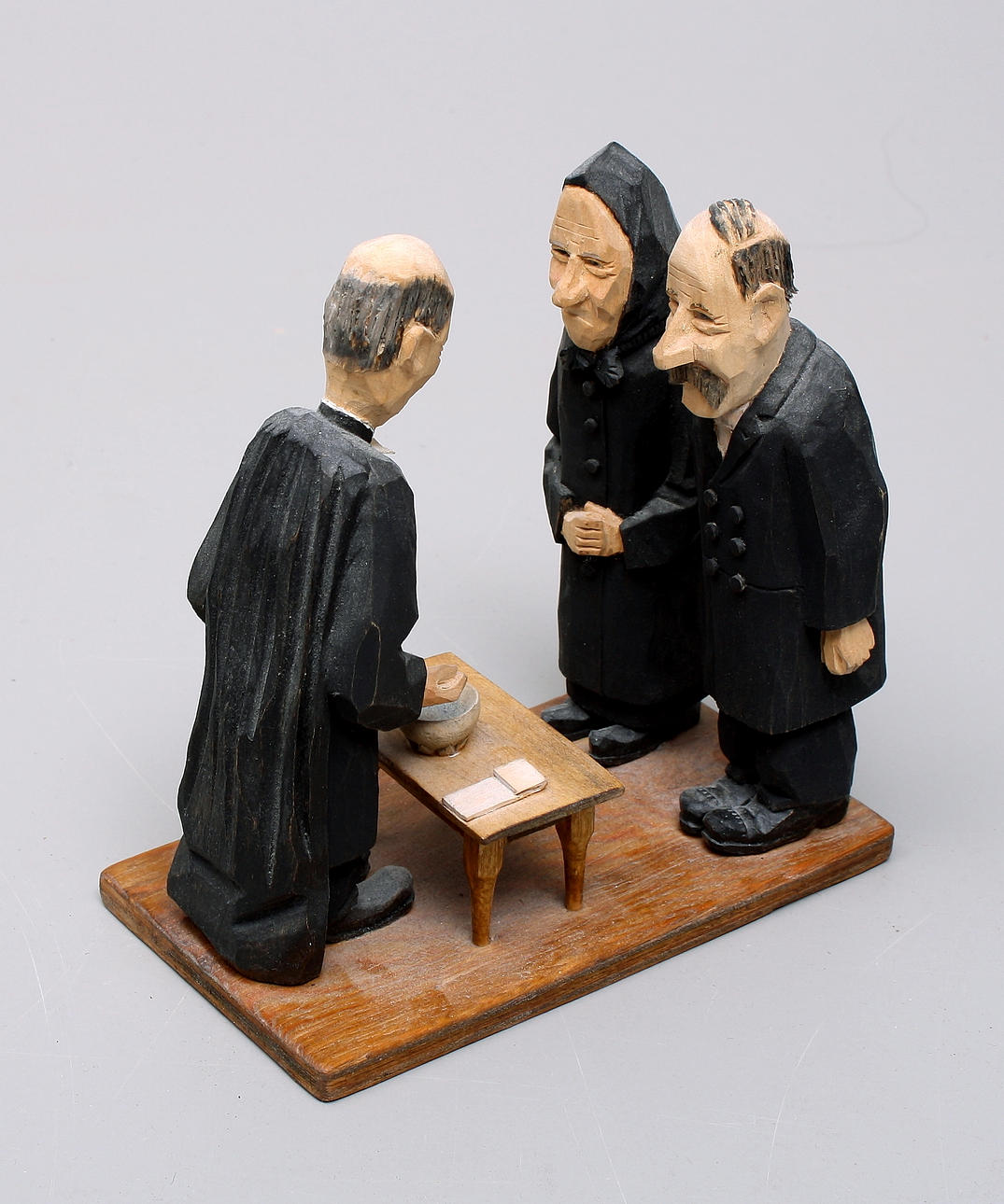 TRÄSKULPTURGRUPP, 3 figurer.