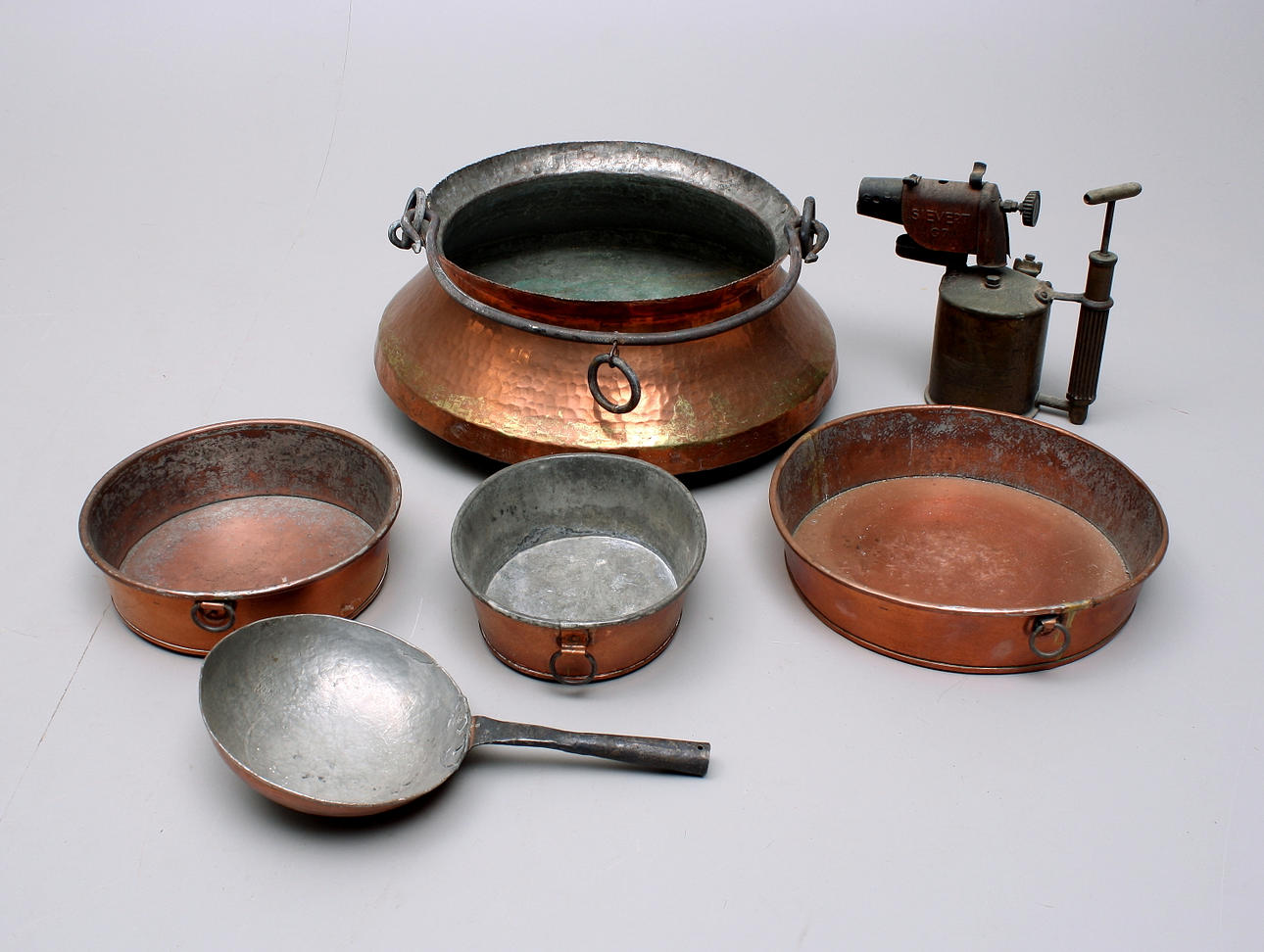 KOPPARFÖREMÅL, 6 st, kärl, skopa + BLÅSLAMPA.