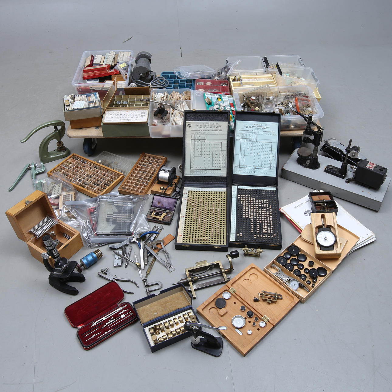 URMAKERIVERKTYG OCH RESERVDELAR.