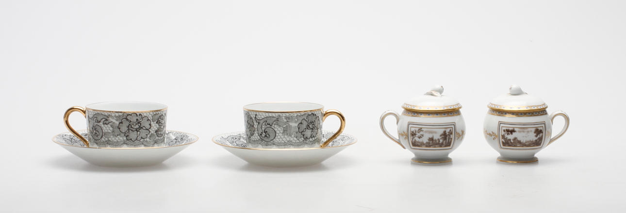 CREMEKOPPAR, ett par, Richard Ginori, Italien samt KOPPAR med FAT, 2 delar, Limoges, Frankrike.