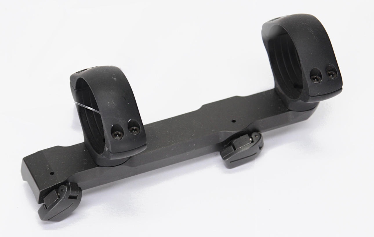 747. KIKARMONTAGE BLASER.