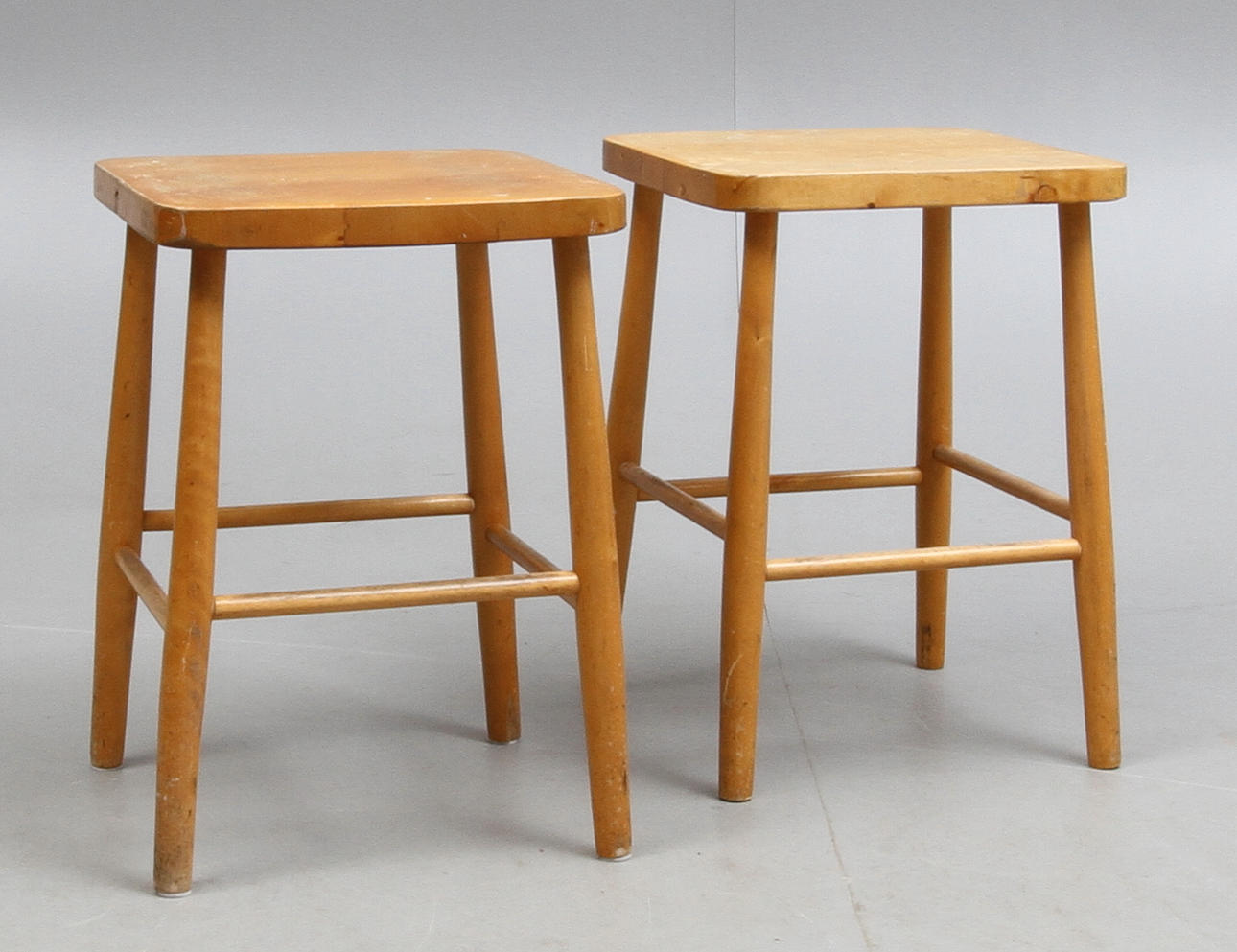 PALLAR, ett par, 1900-talets mitt, Edsbyns möbelfabrik.