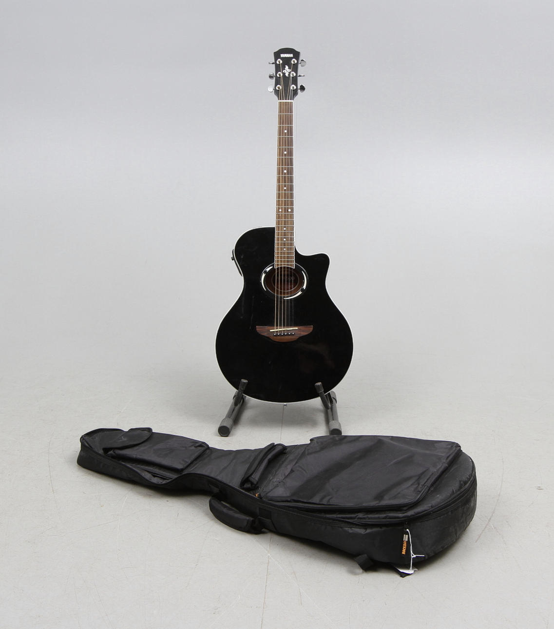 HALVAKUSTISK GITARR, APX500, Yamaha.