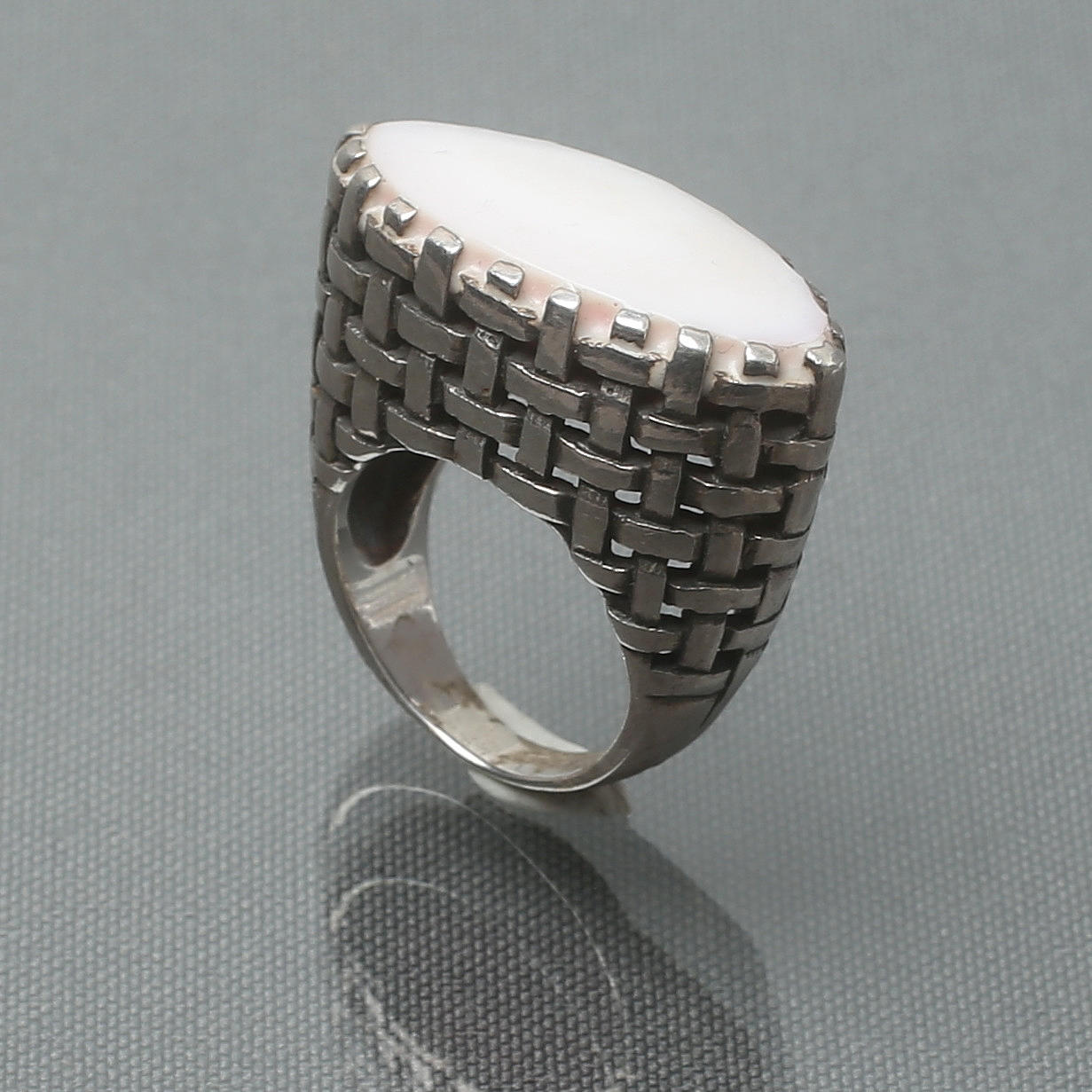 RING, silver with a shell, second half of the 20th century.