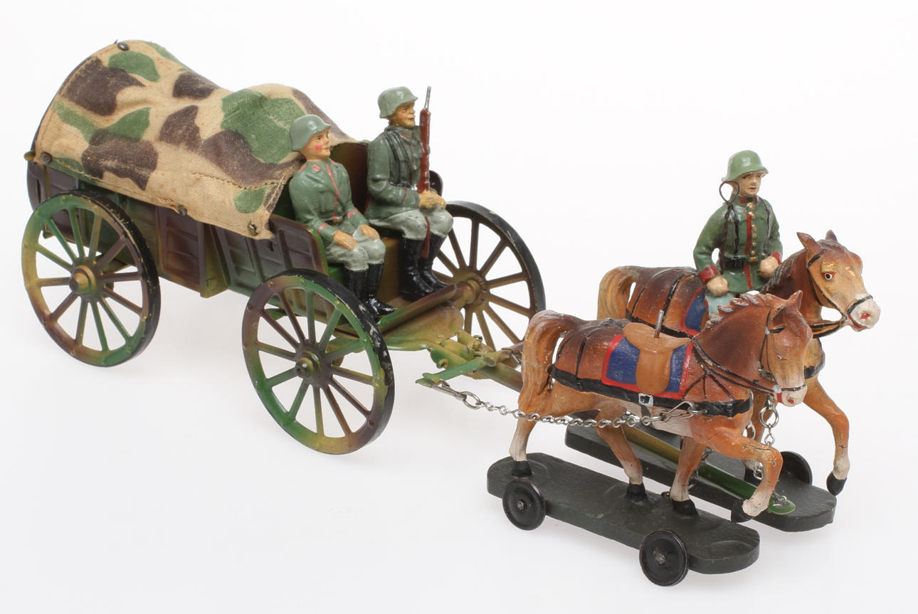 HAUSSER / ELASTOLIN hästanspänd vagn med 2 draghästar, bisittare och ryttare. . Mimikri.