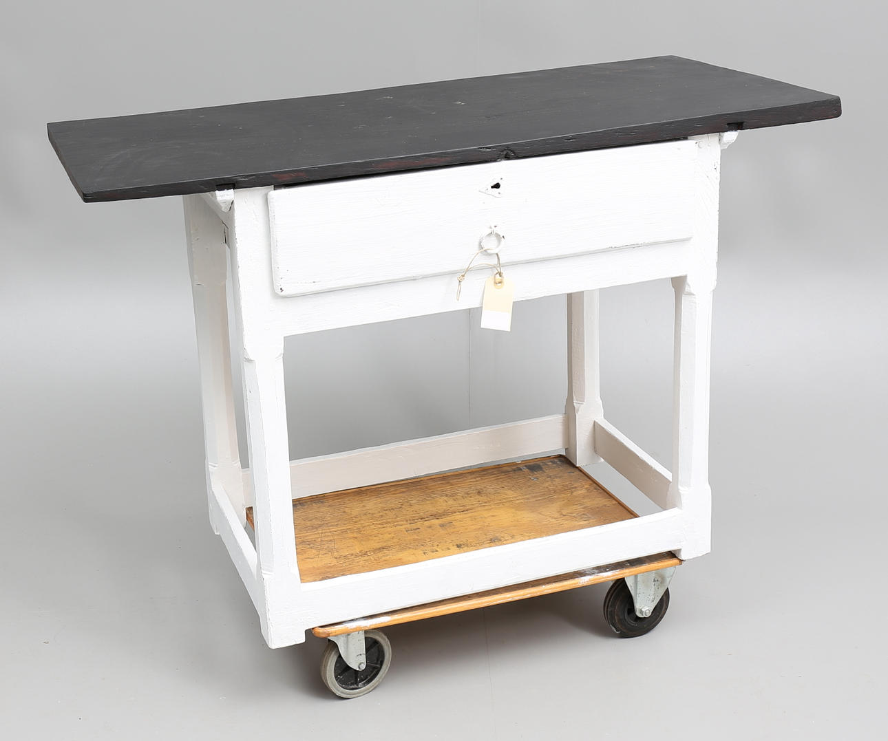 MÖSSBORD, delvis 1700-tal.