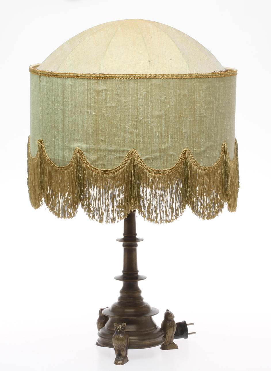 BORDSLAMAPA, 1920-tal. Dekor av ugglor.