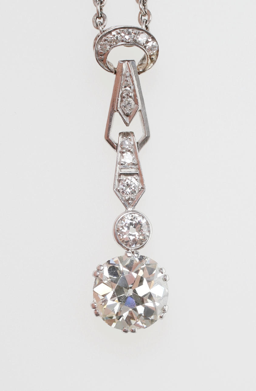 ART DECO HÄNGE, med kedja.