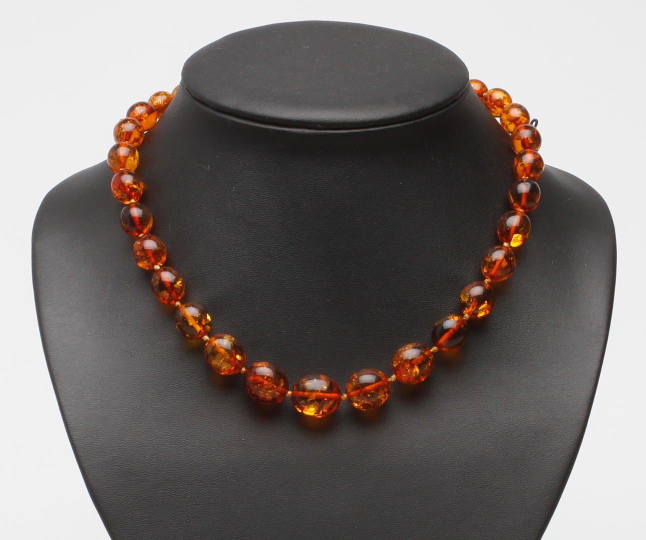 HALSBAND, bärnsten.