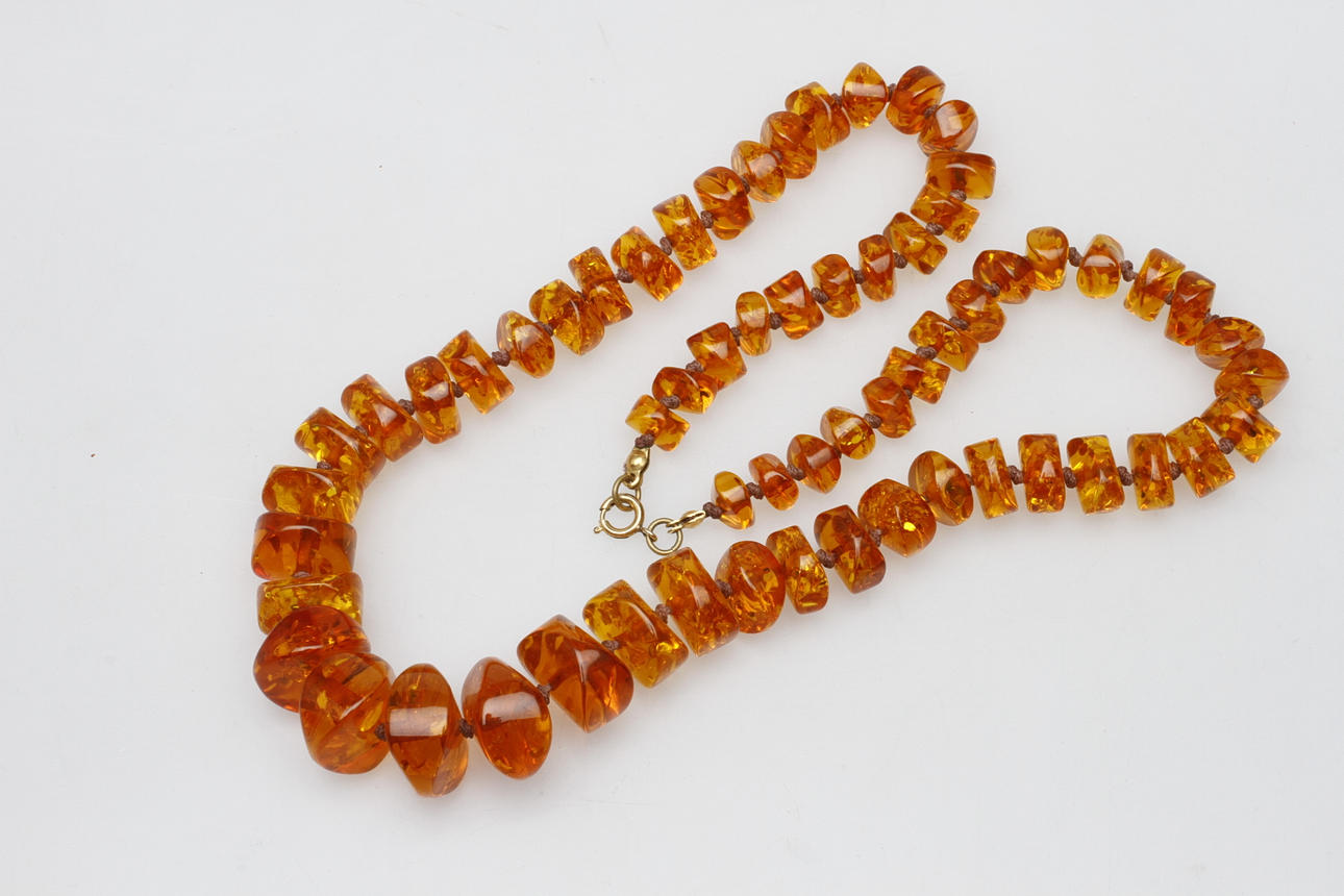 HALSBAND, ljus bärnsten, doserat, vikt ca 64 gram.