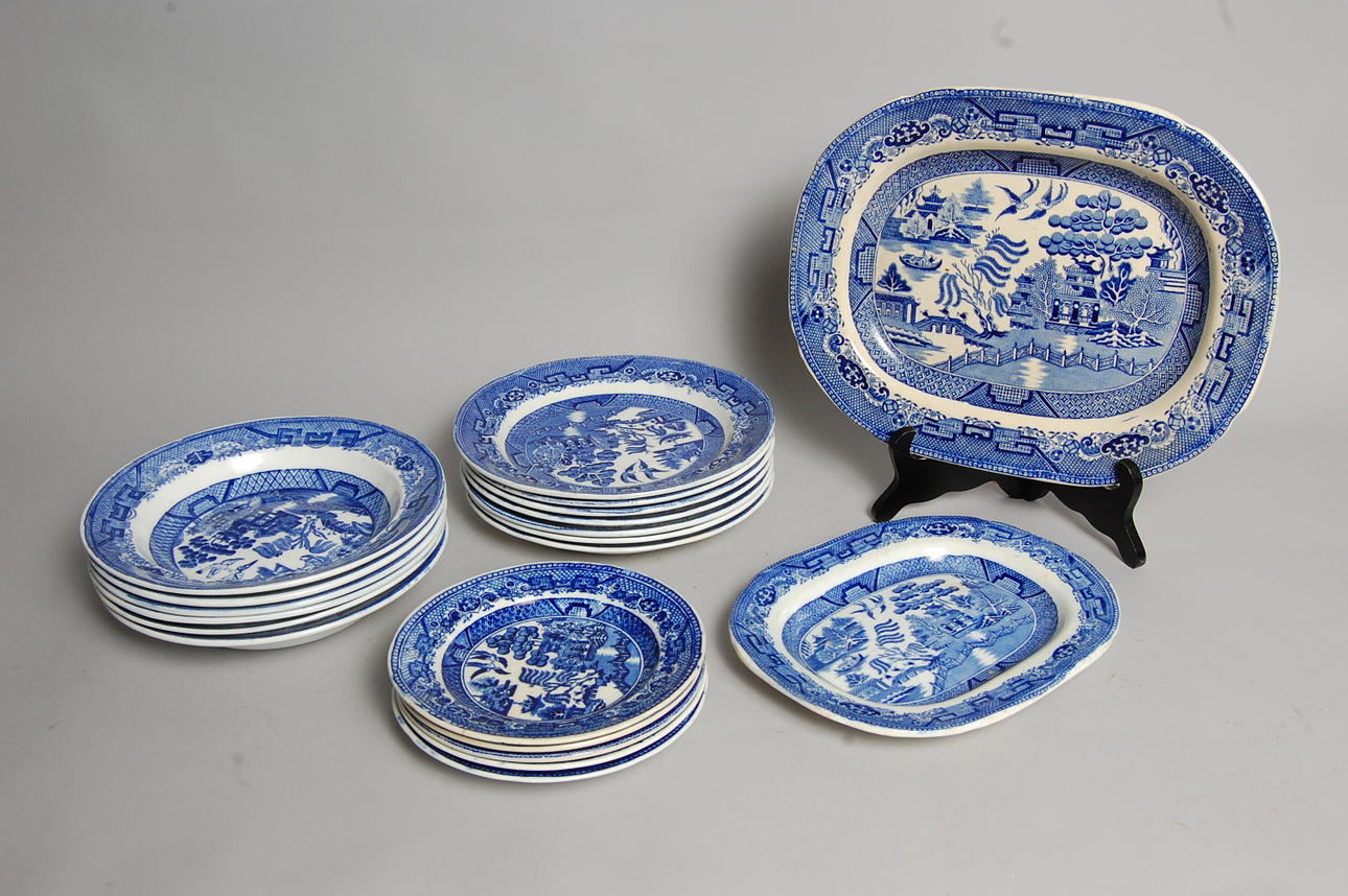 PORSLIN, 20 delar, " Willow " mönstrat, Rörstrand, Staffordshire.