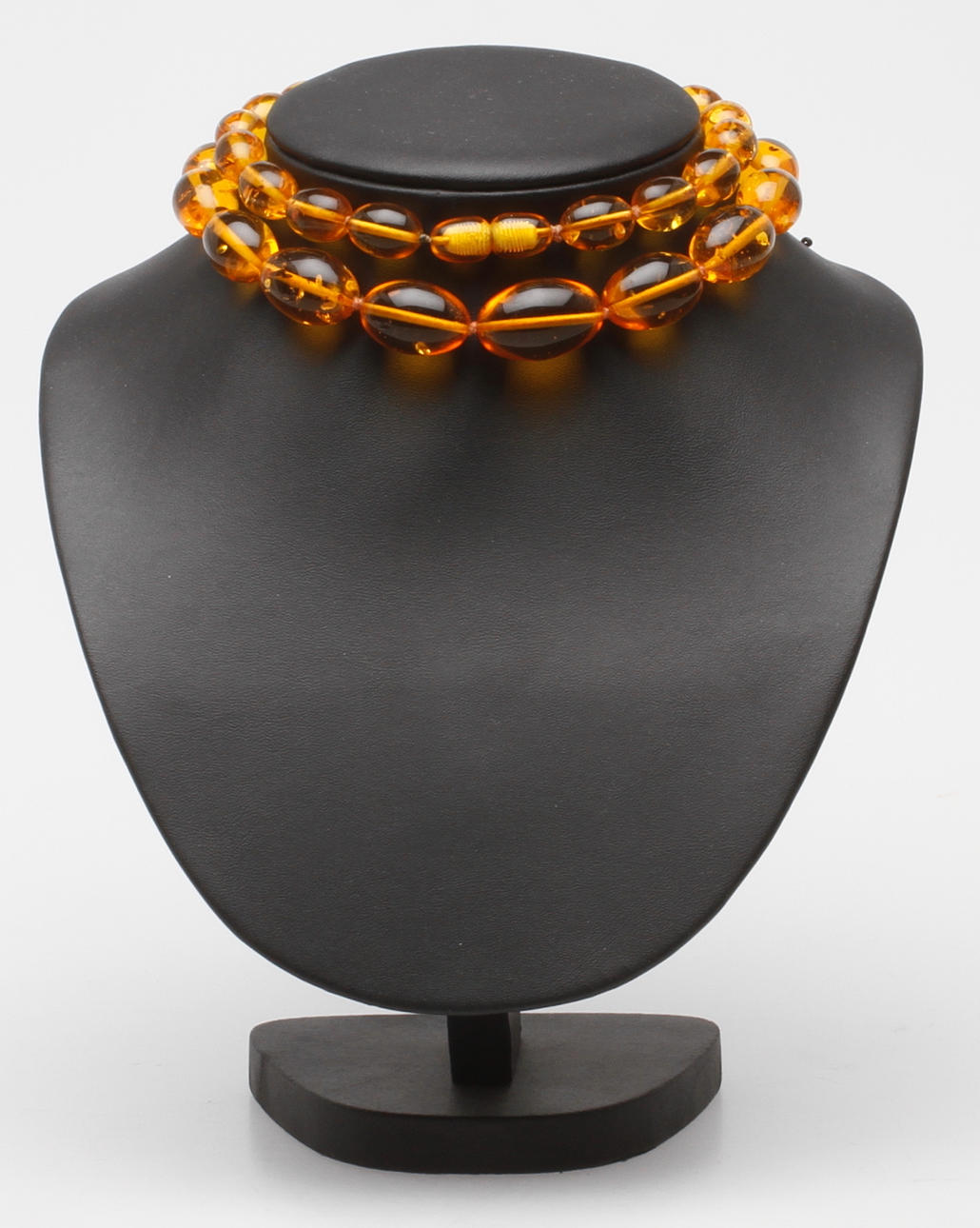 HALSBAND, ljus bärnsten, vikt ca 69 gram.