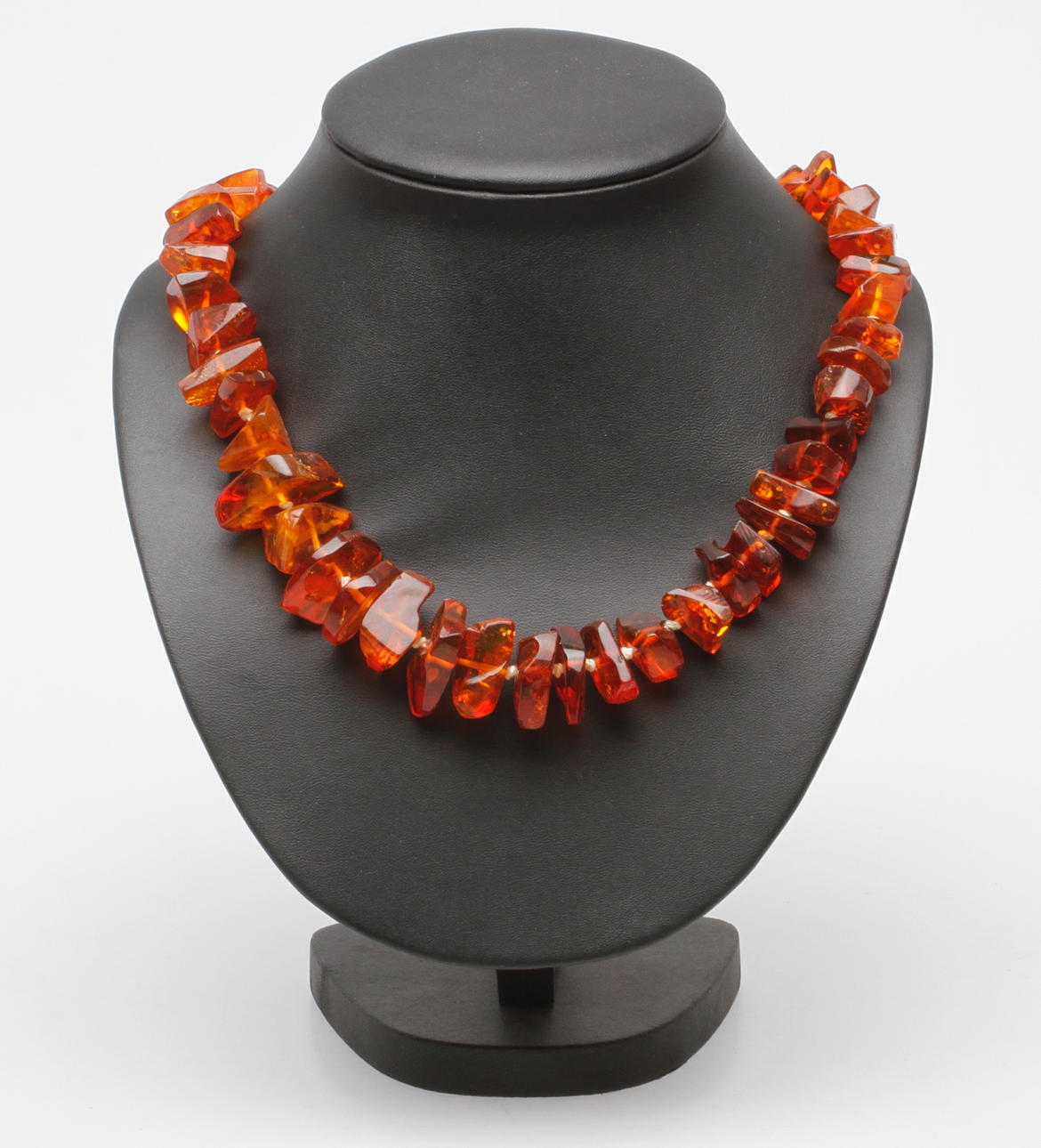 HALSBAND, bärnsten, vikt ca 66 gram.
