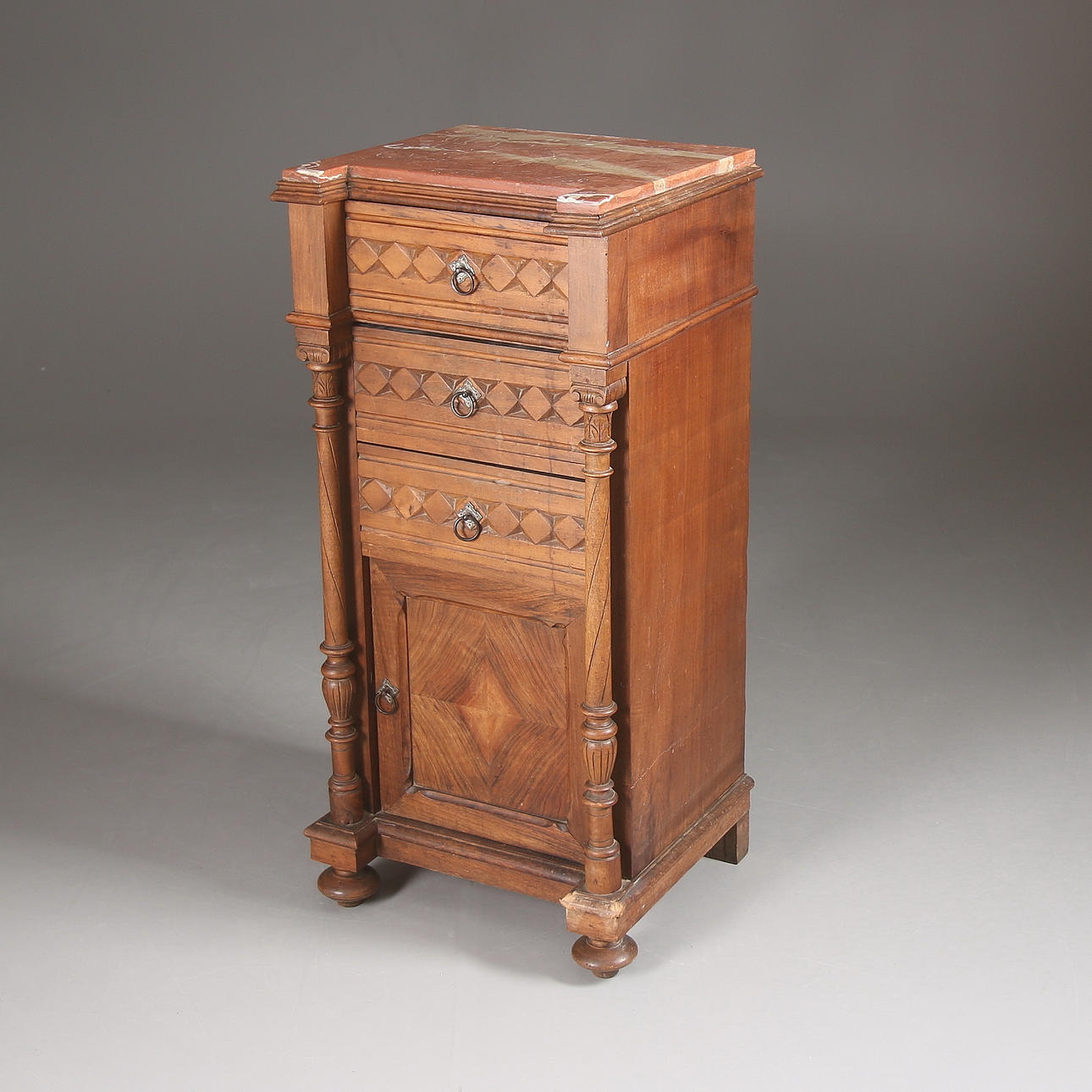 SÄNGBORD, Nyrenässans, 1800-talets senare del.