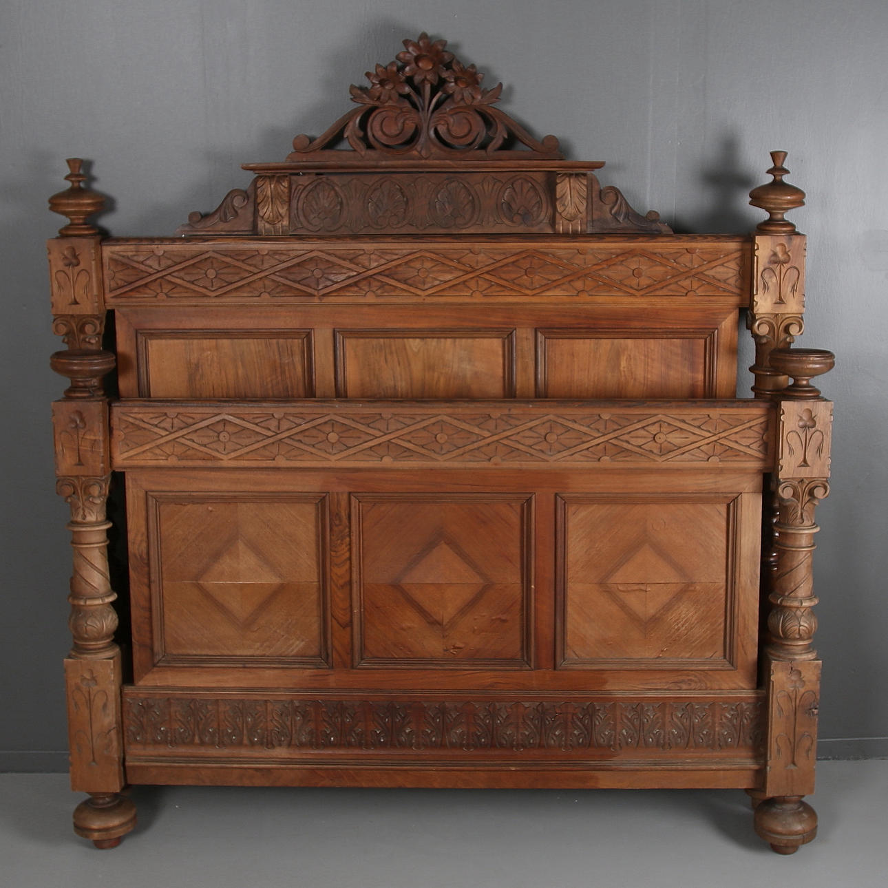 SÄNGGAVLAR, Nyrenässans, 1800-talets senare del.