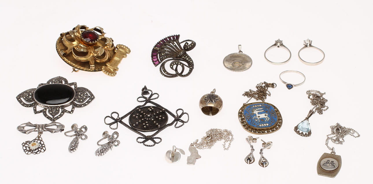 PARTI DIVERSE SMYCKEN, silver, Broscher, hängen, ringar, örhängen. 1900-tal.
