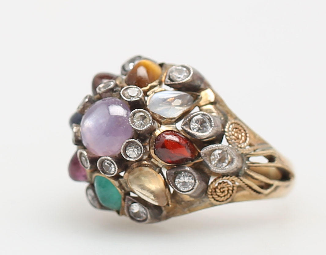 RING MED HALVÄDELSTENAR, rödguld, 8K.