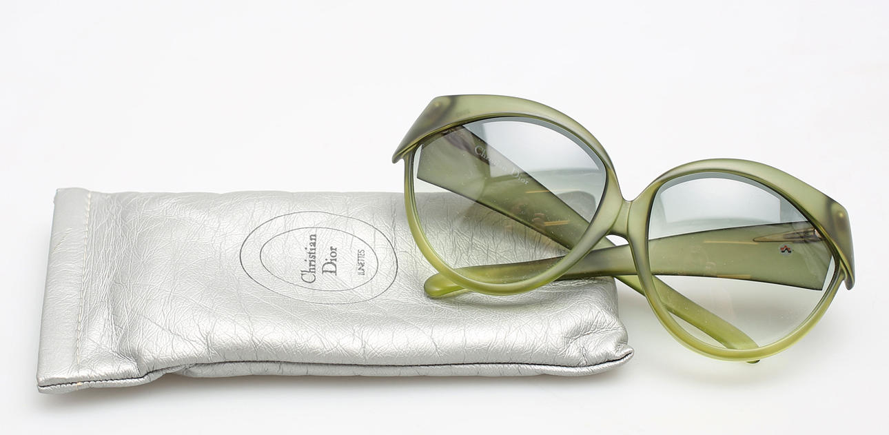 SOLGLASÖGON MED TILLHÖRANDE ORIGINALFODRAL, Christian Dior.