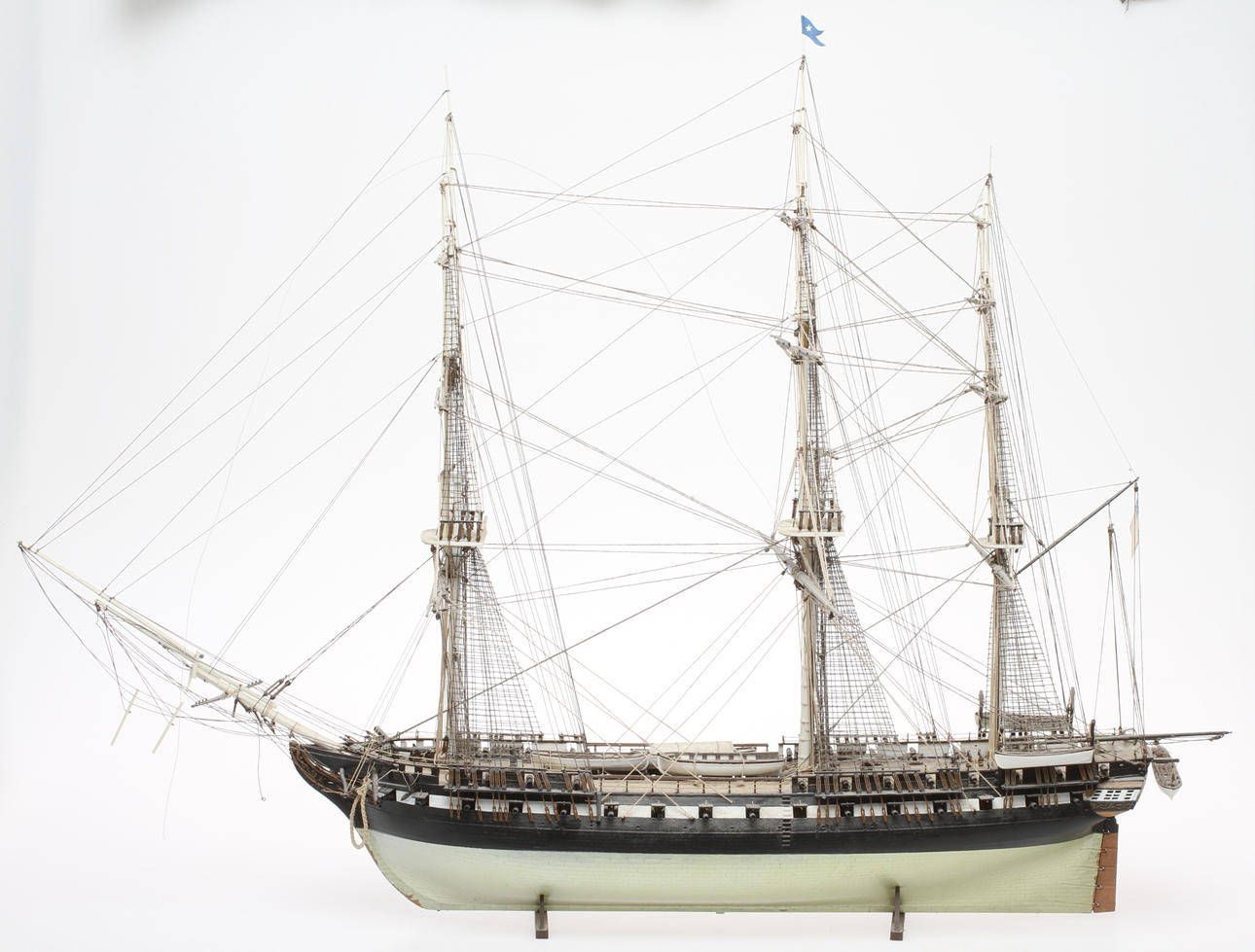 BÅTMODELL, "Constitution, plast, 1900-talets andra hälft.