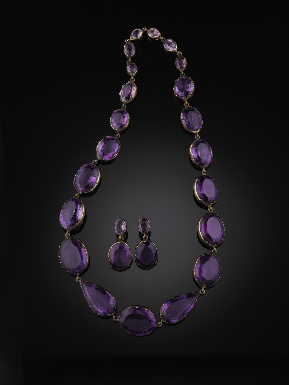 COLLIER OCH ÖRHÄNGEN i förgyllt silver med ametister.