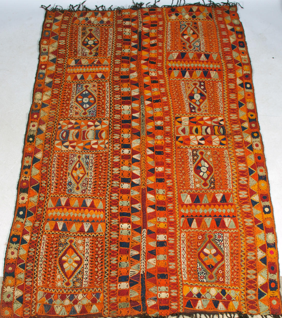 ORIENTMATTA, Kelim med broderingar, antik, 225 x 150 cm.