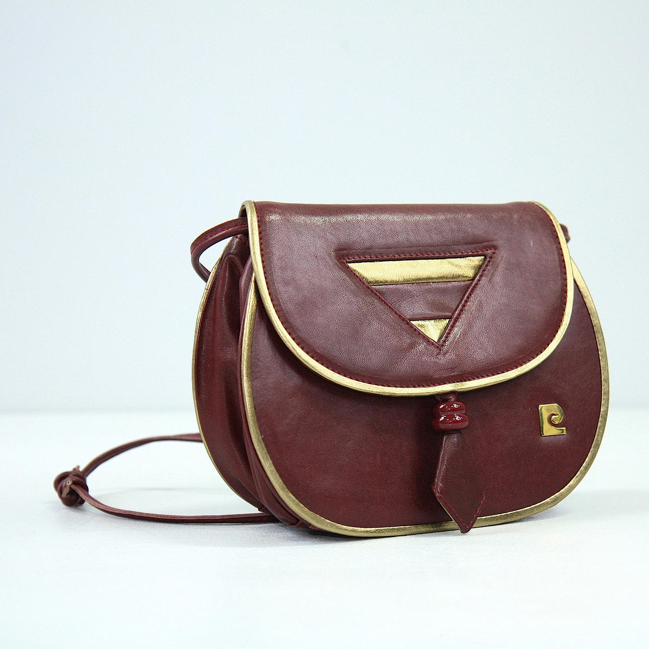 PIERRE CARDIN. Bolso, cuero 1900.