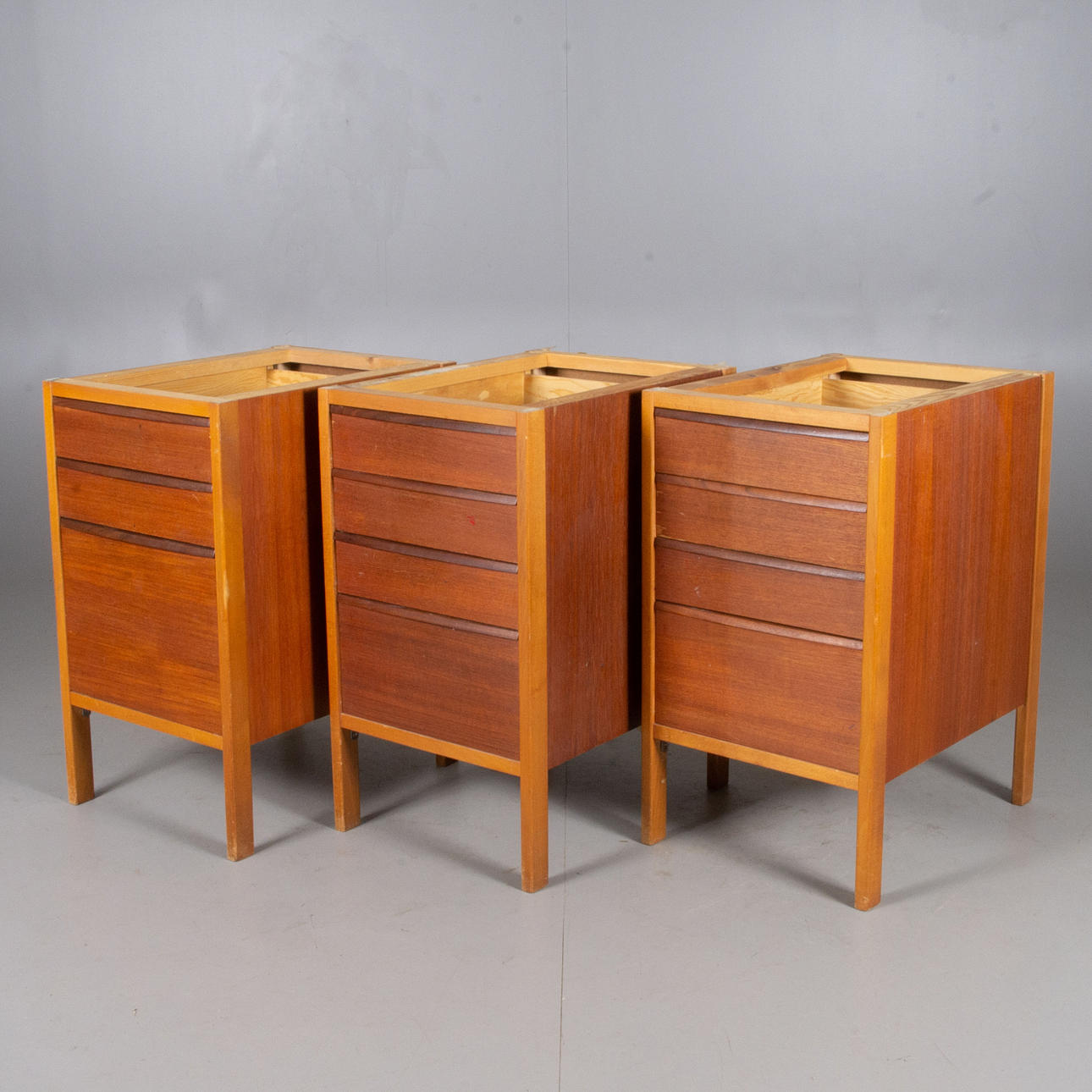 HURTSAR, 3 teak-palaa, 1900-luvun puoliväli.