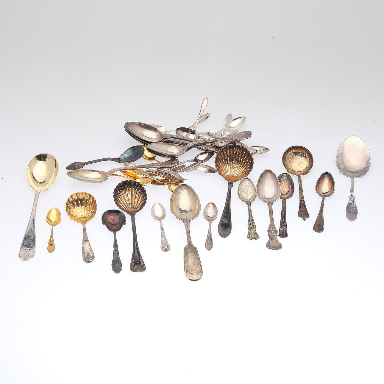 CUBIERTOS DE SERVICIO, CUCHARAS, alpaca de ley.