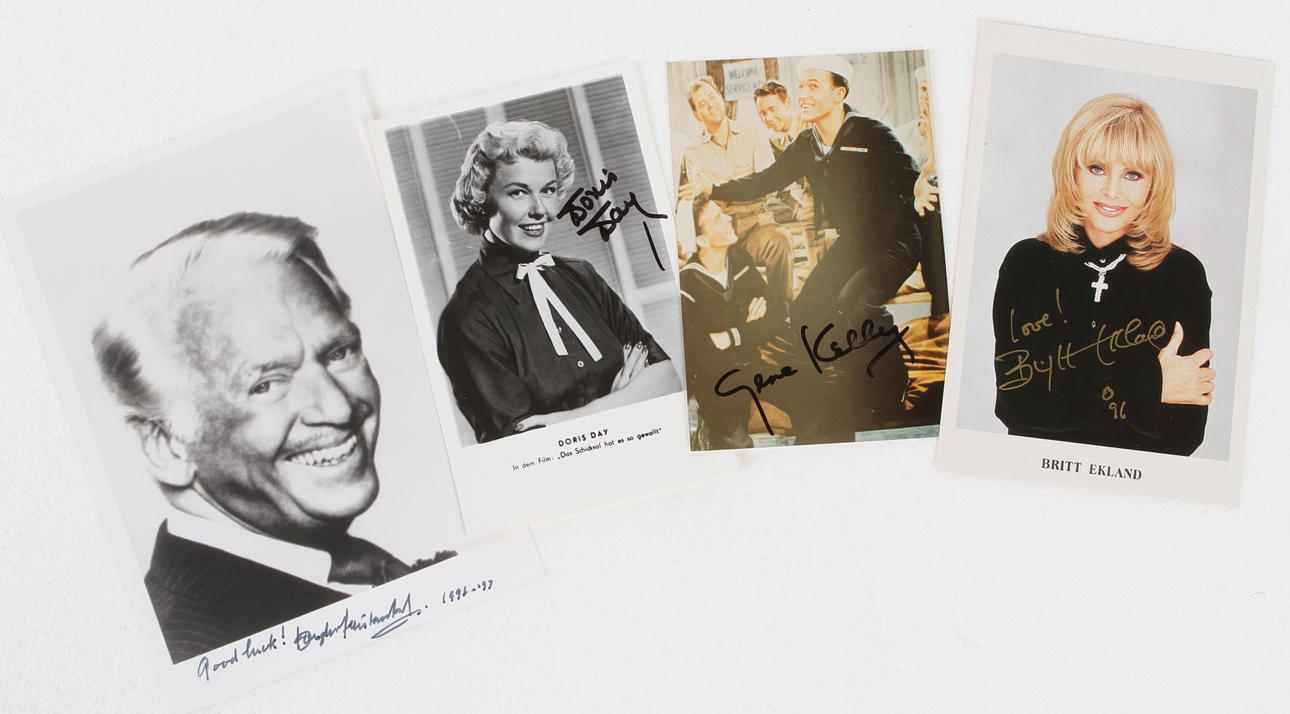 AUTOGRAFER, 4 st, Gene Kelly, Doris Day, Douglas Fairbanks, Britt Ekland.