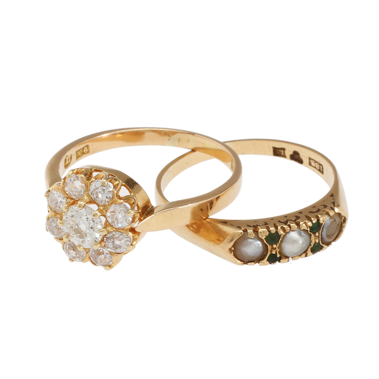 RING, 18k guld med 9 diamanter, mittsten ca 0,40 ct, övriga ca 0,08 ct.