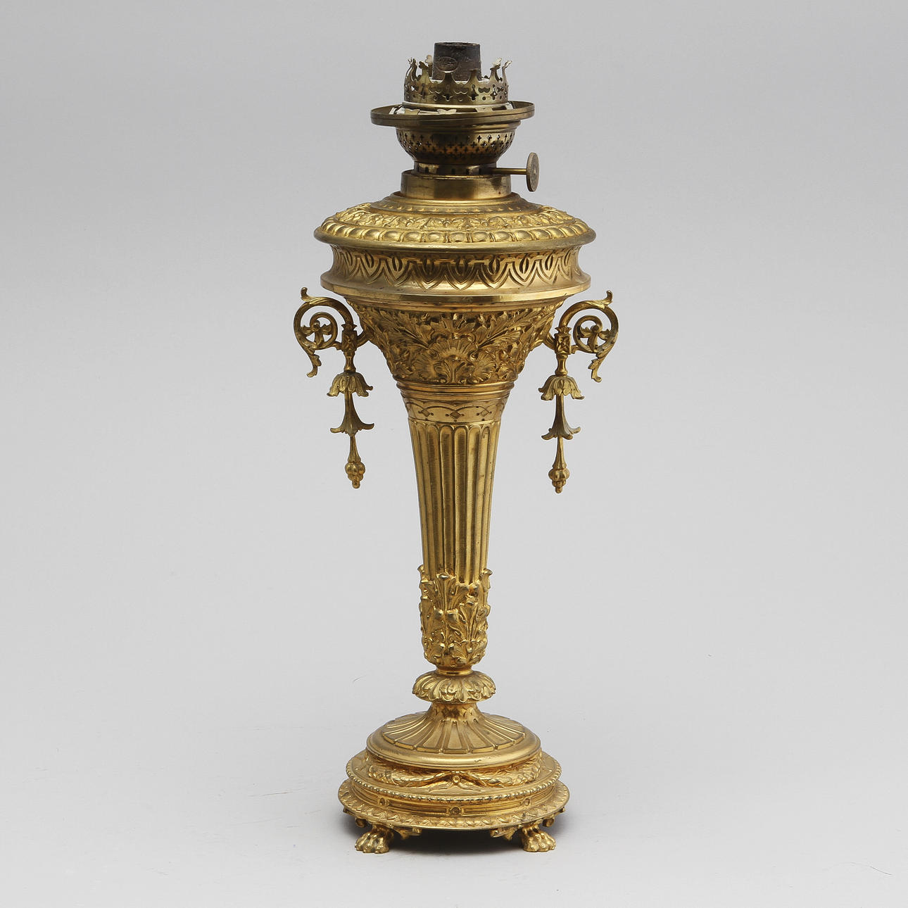 BORDSFOTOGENLAMPA, förgylld brons, empirestil 1900-tal.