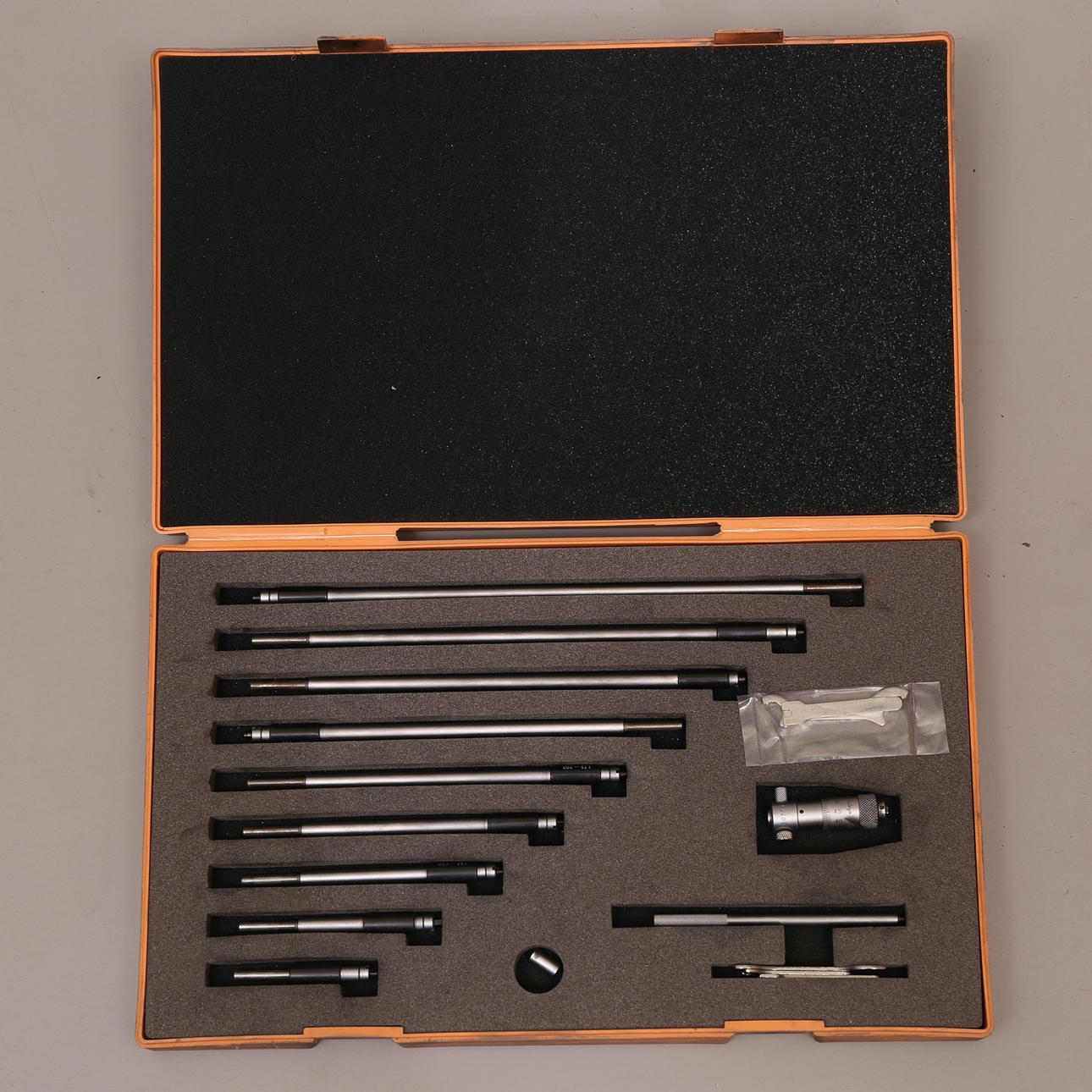 MITUTOYO Innenmikrometer 50-300 mm.