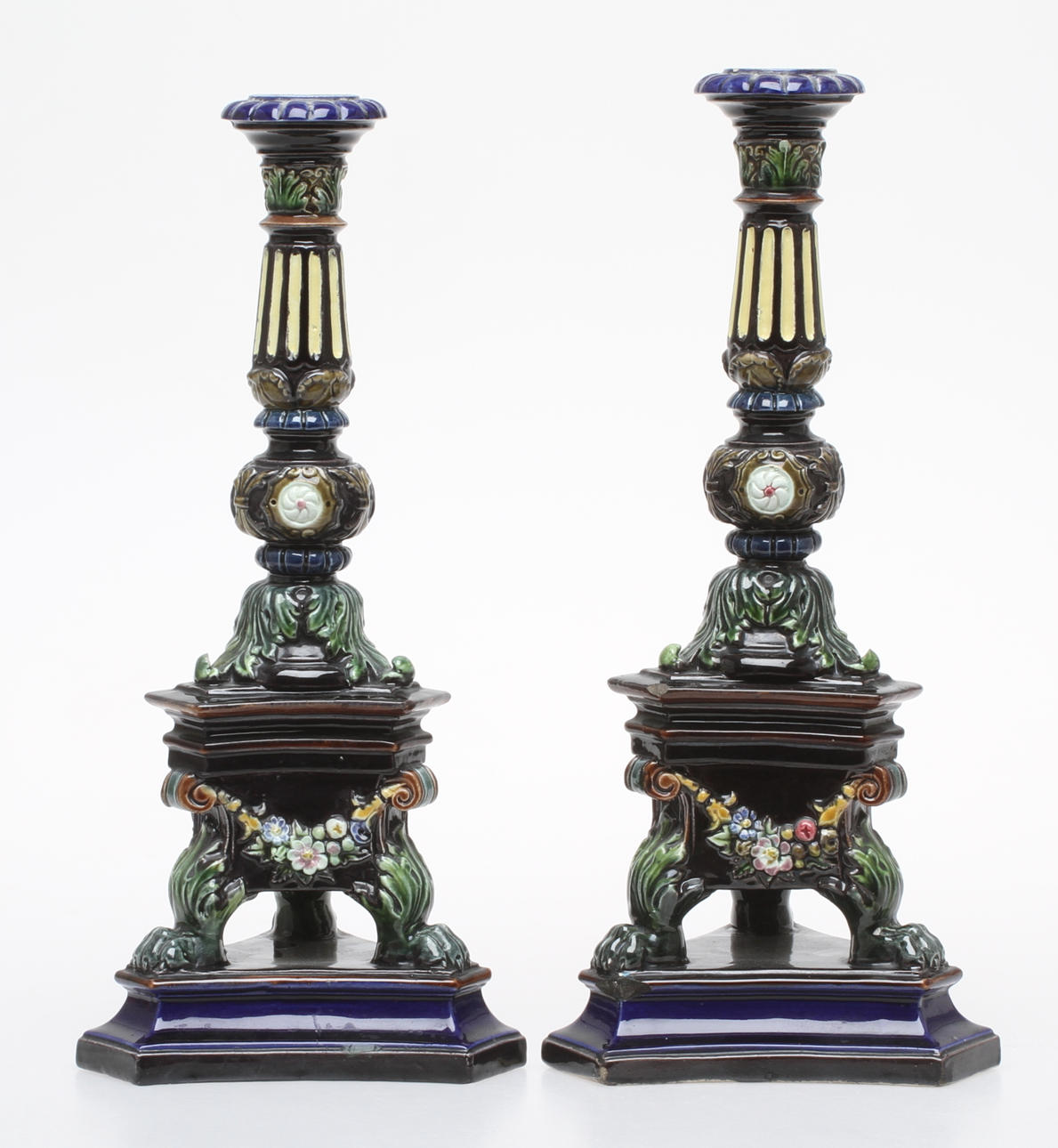 LJUSSTAKAR, 2 st, majolika, 1900-tal.