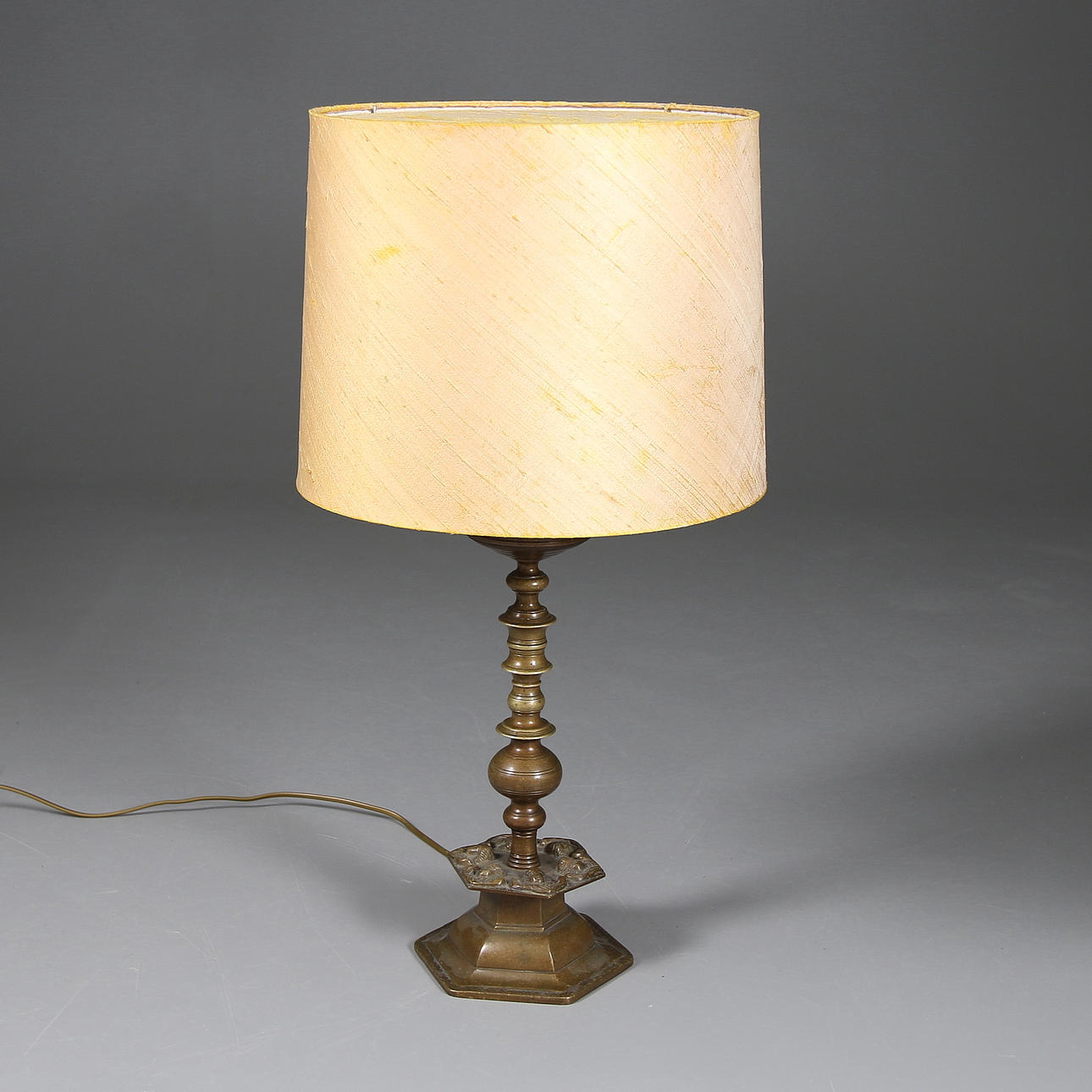 BORDSLAMPA, Jugend, brons, 1900-talets början.