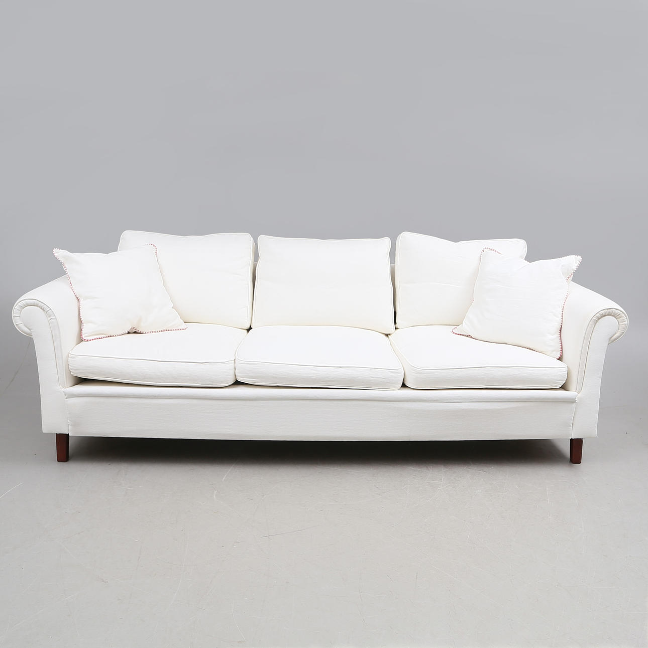 SOFFA, vit, samtida.